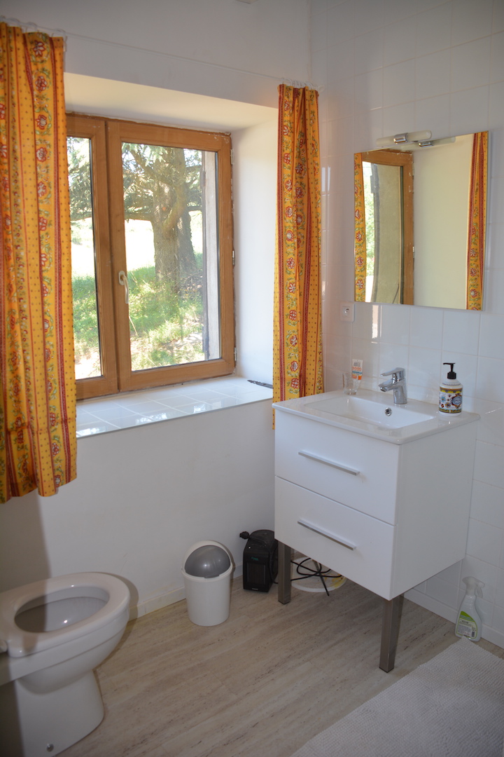 La salle d'eaux privative de la chambre 