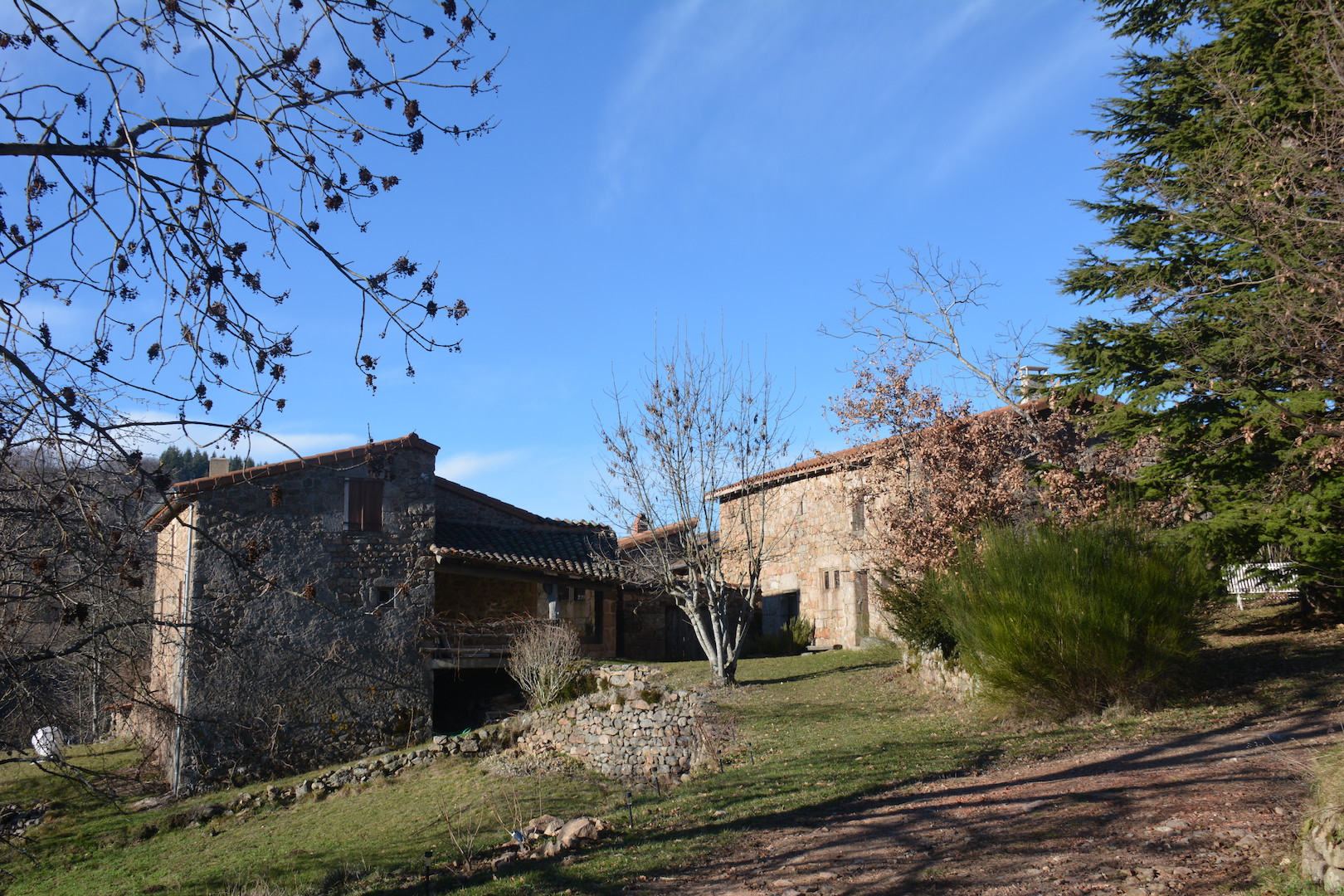 Le hameau de Chamblard depuis l'Est et la Gabbro