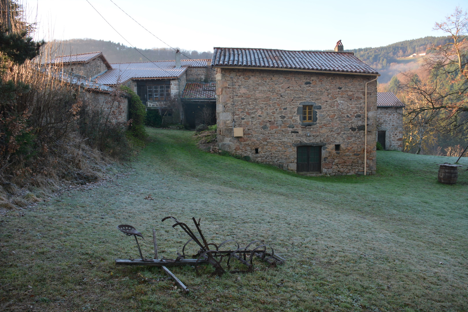 A l'Ouest du hameau, la maison Nomazy